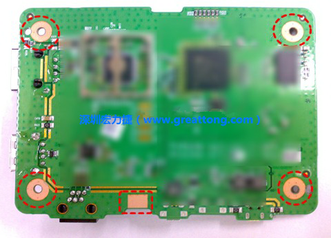 雷射后。使用雷射(Laser)去除綠漆后的效果。