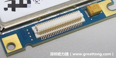 PCBA大講堂：板對板連接器下面裸銅設(shè)計(jì)，造成模組功能不良