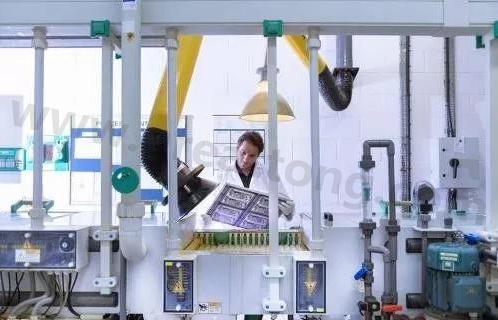 理想狀態(tài)下自動化生產線大約能節(jié)省傳統(tǒng)企業(yè)50%的人力成本，良率可提升至98%。