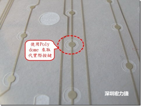 仔細(xì)看下面的第一張圖片，在圓形的節(jié)點(diǎn)旁邊有個(gè)圓形的開(kāi)口，這個(gè)開(kāi)口墊高了鍵盤(pán)按鍵的接觸點(diǎn)線(xiàn)路。