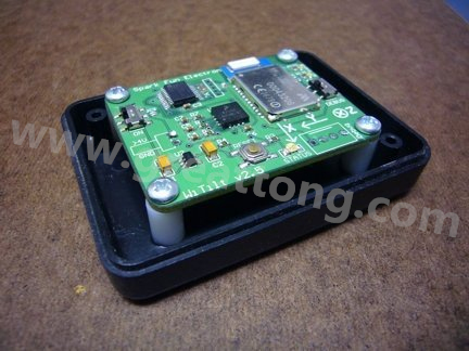 熱熔膠的牢固程度，對(duì)于非高振動(dòng)的應(yīng)用來(lái)說(shuō)已經(jīng)很足夠，而且如果你想要讓盒子另作他途，支架也可以拿掉，用酒精磨擦即可移除熱熔膠。