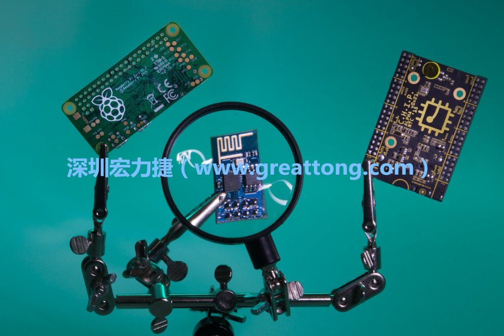 A Raspberry Pi Zero、ESP8266和CHIP。