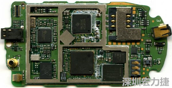 在射頻、核心處理器、高速記憶體等高頻元件區(qū)塊，可使用金屬屏蔽方式改善產(chǎn)品EMI影響問(wèn)題。